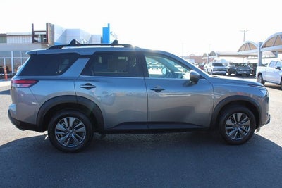 2023 Nissan Pathfinder SV